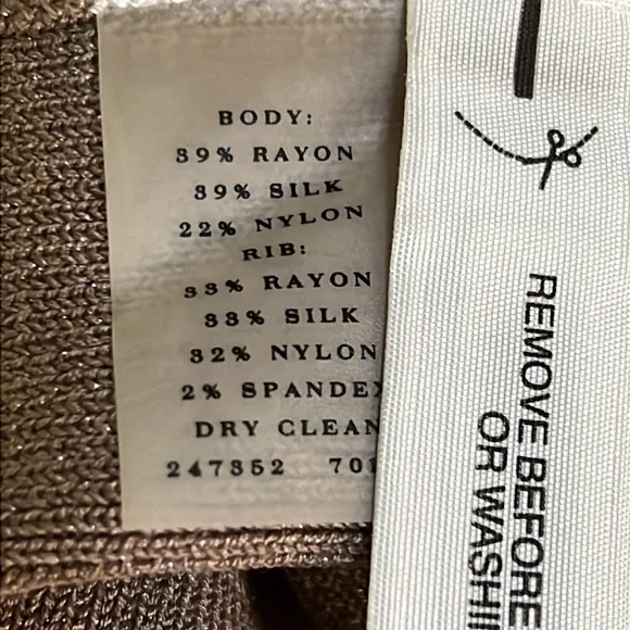 Ann Taylor top. Size S - Picture 10 of 11